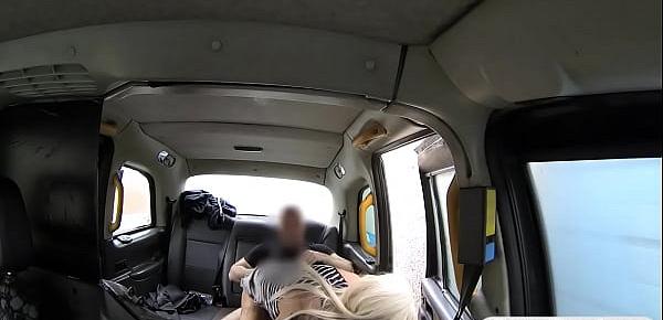  Huge boobs passenger banged in the cab to off her fare